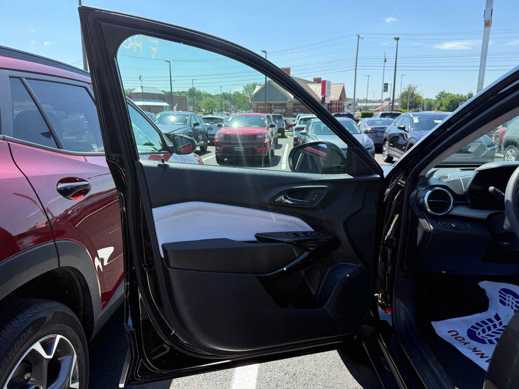 used 2025 Chevrolet Trax car, priced at $22,376
