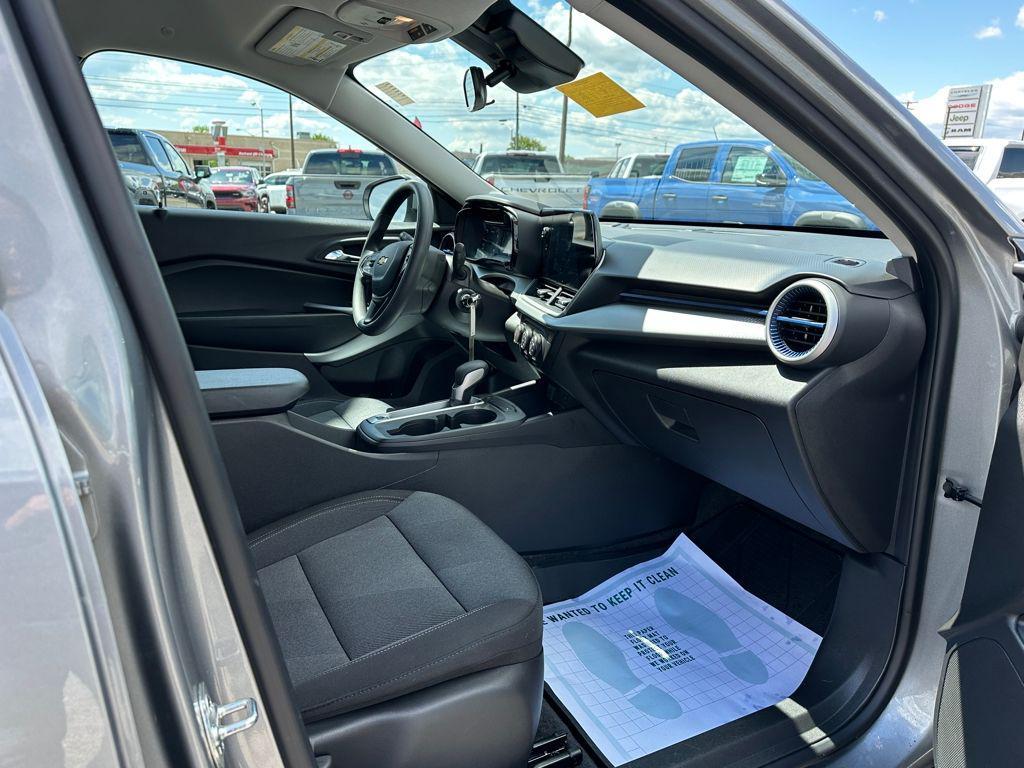 used 2025 Chevrolet Trax car, priced at $22,776