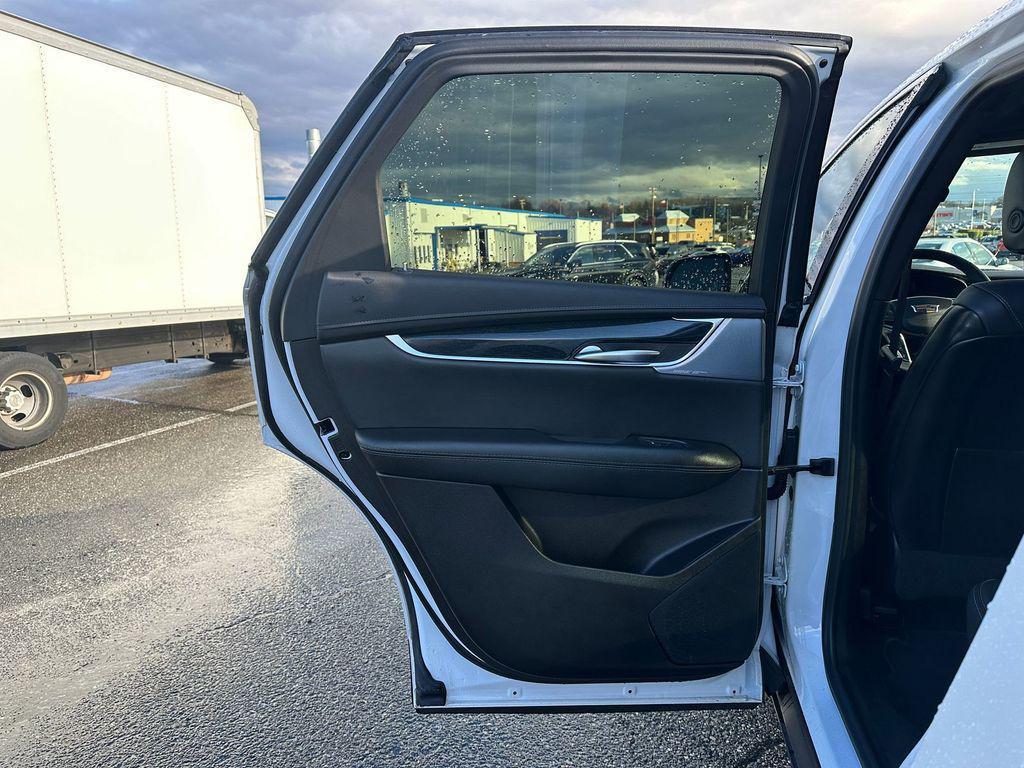 used 2025 Cadillac XT5 car, priced at $40,477