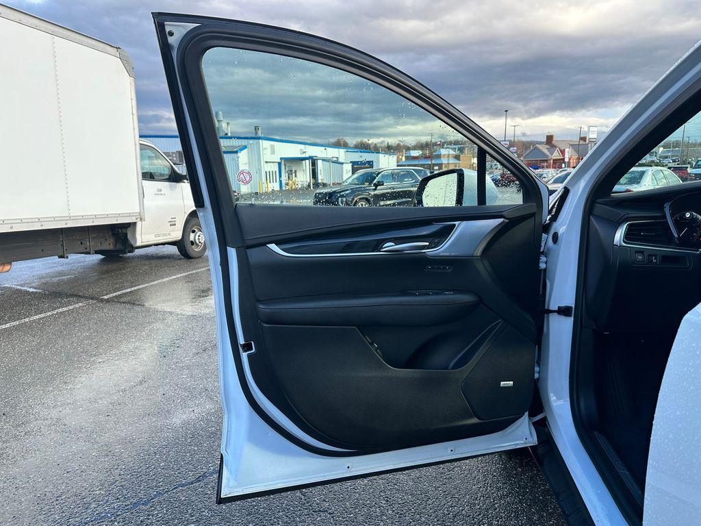 used 2025 Cadillac XT5 car, priced at $40,477