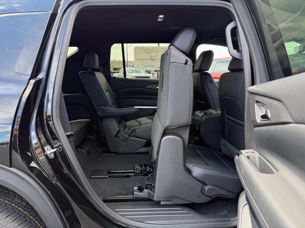 new 2026 Chevrolet Traverse car, priced at $45,665