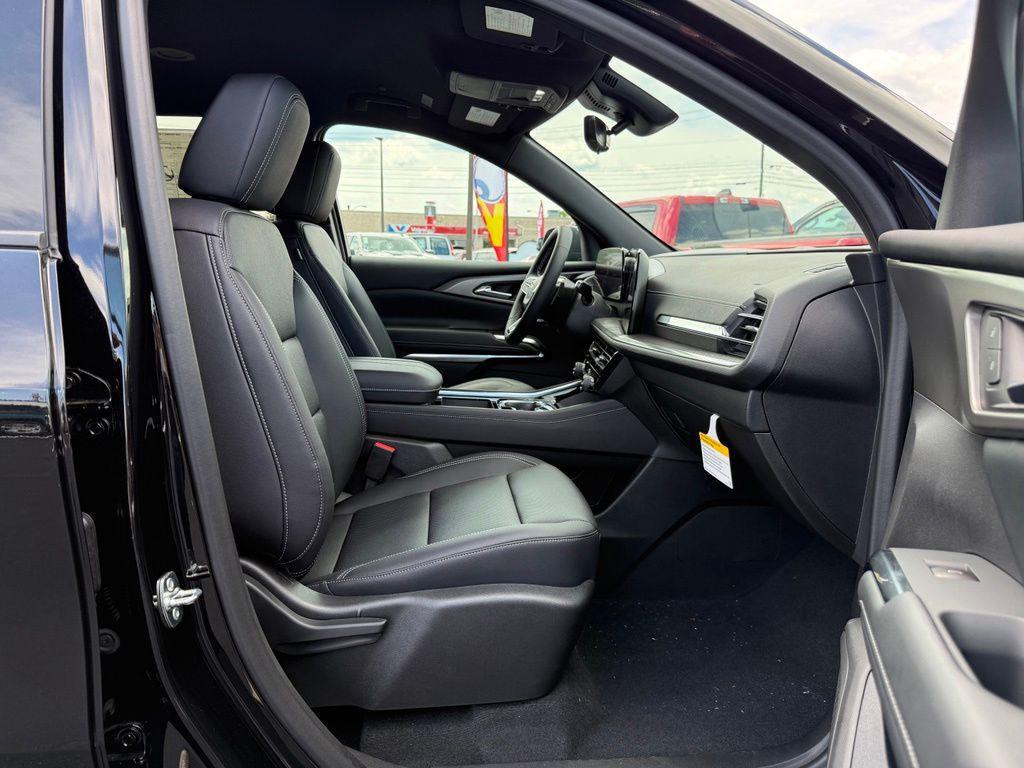 new 2026 Chevrolet Traverse car, priced at $45,665