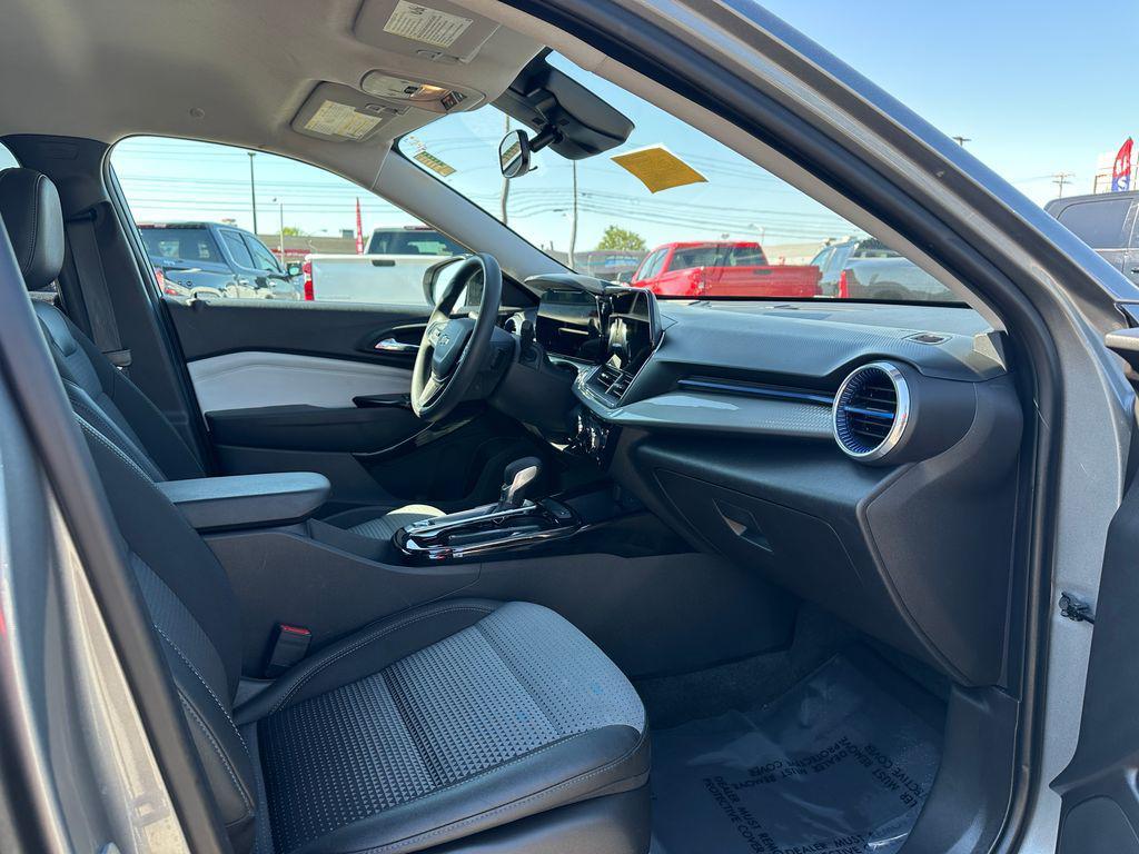 used 2025 Chevrolet Trax car, priced at $23,276