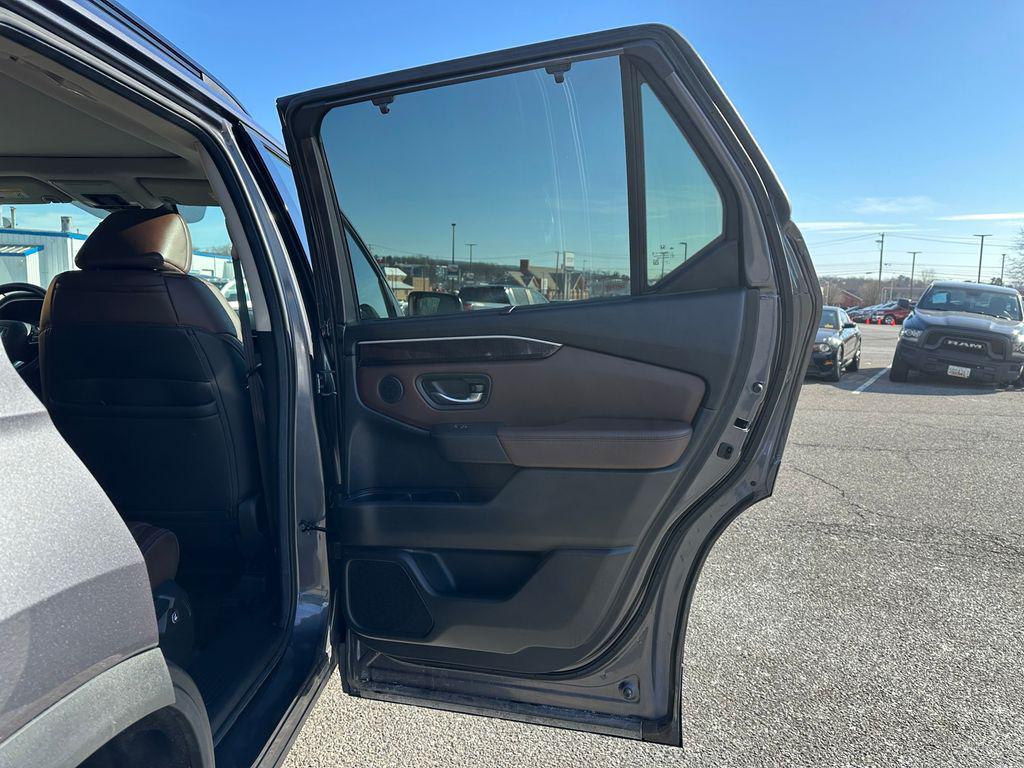 used 2025 Honda Pilot car, priced at $45,776