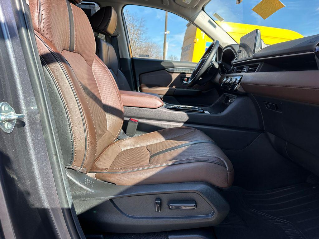 used 2025 Honda Pilot car, priced at $45,776
