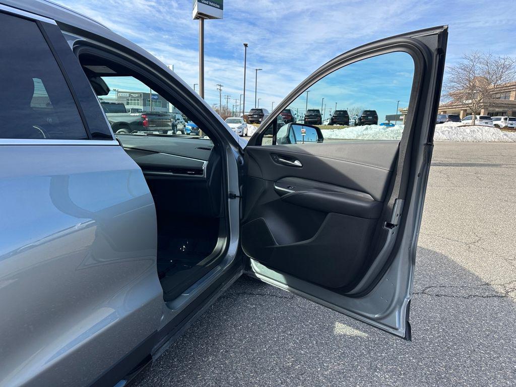 used 2025 Cadillac XT4 car, priced at $33,777