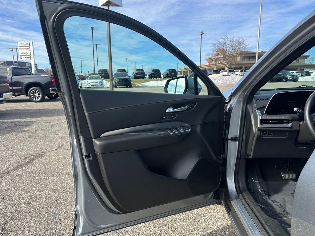 used 2025 Cadillac XT4 car, priced at $33,777