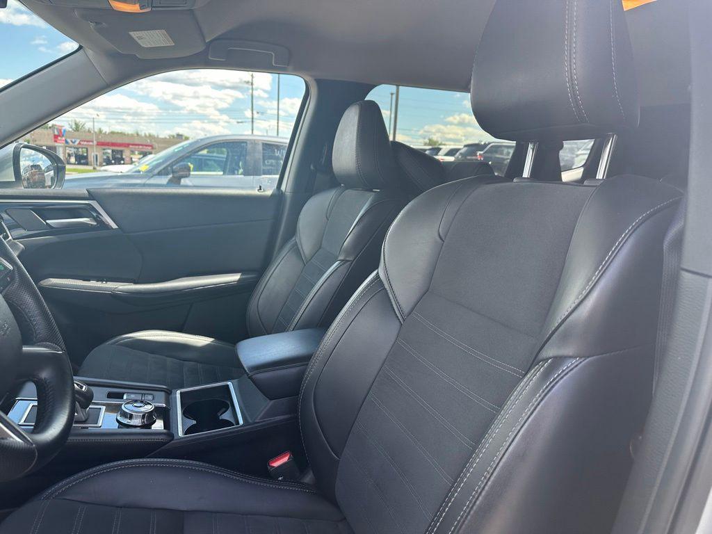 used 2024 Mitsubishi Outlander car, priced at $24,276