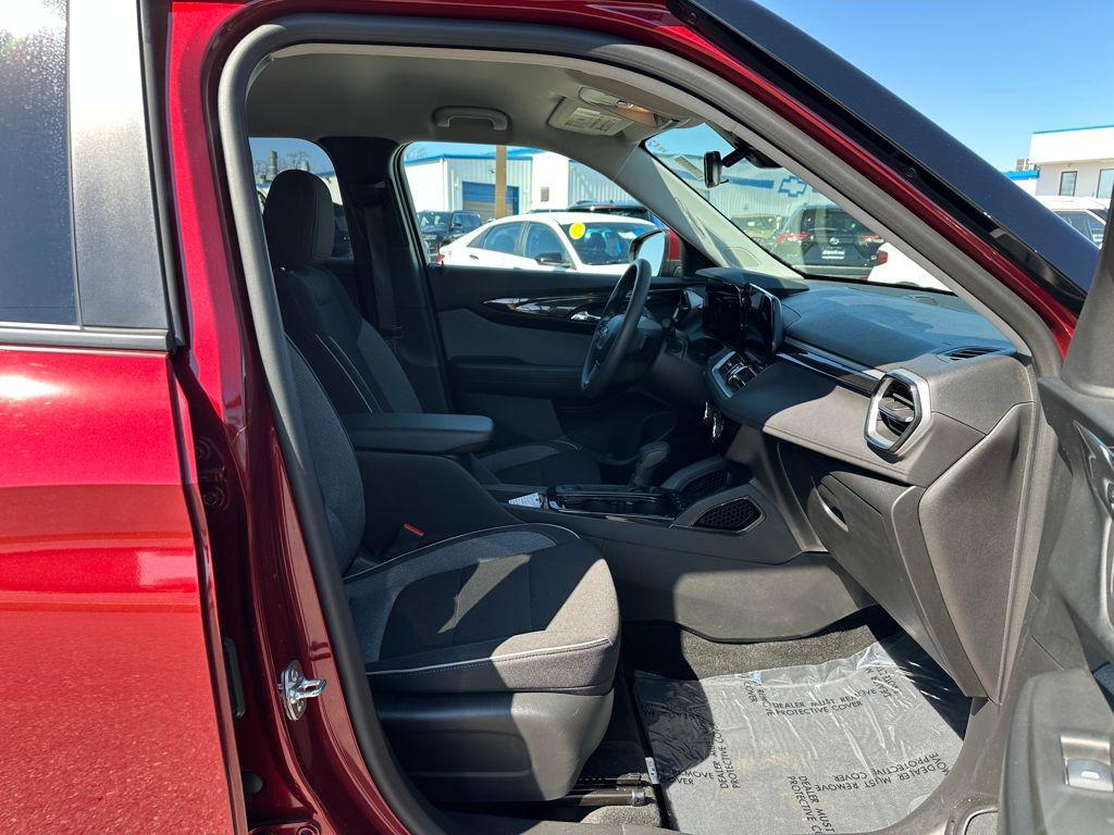 used 2025 Chevrolet TrailBlazer car, priced at $24,776