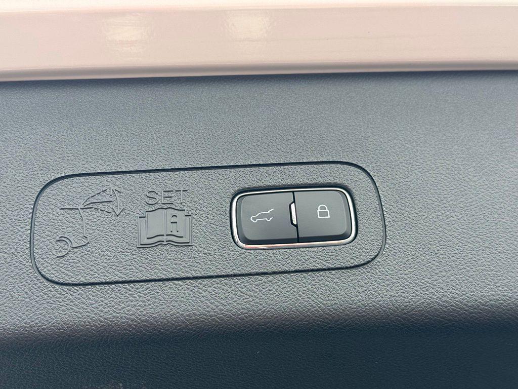 used 2025 Lincoln Aviator car, priced at $54,776