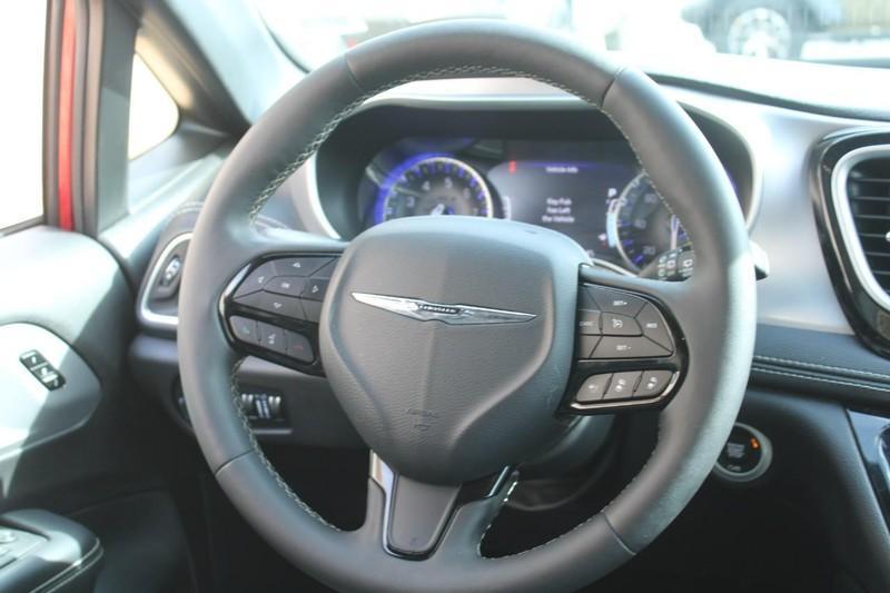 used 2025 Chrysler Pacifica car, priced at $34,000