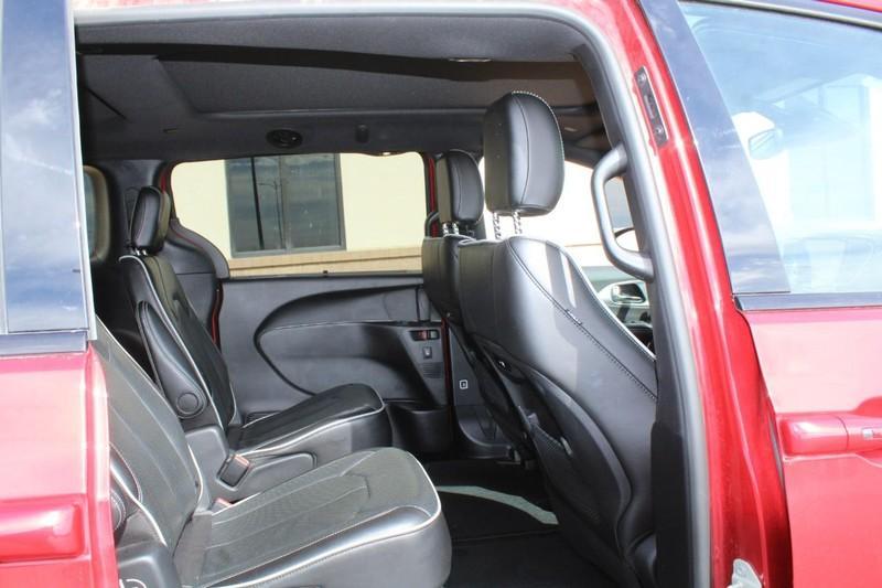 used 2025 Chrysler Pacifica car, priced at $34,000