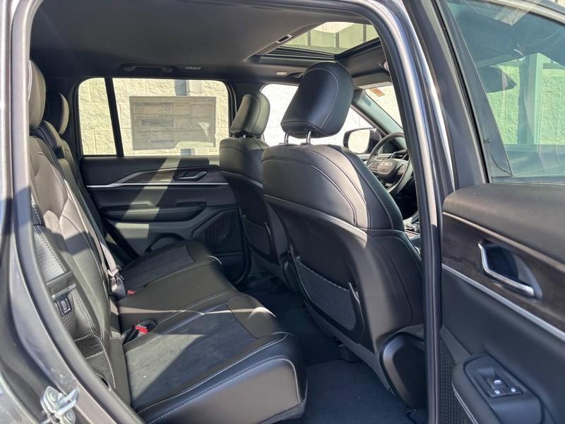 new 2026 Jeep Grand Cherokee car, priced at $42,250