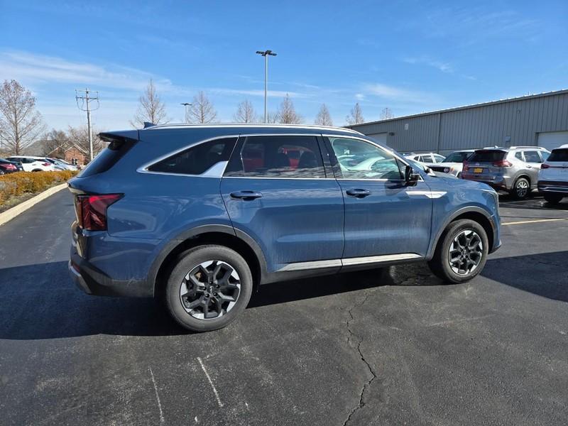 used 2024 Kia Sorento car, priced at $28,900