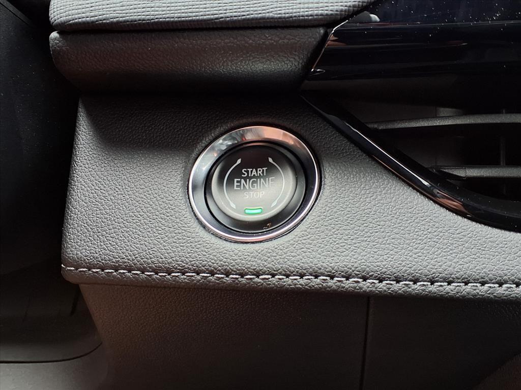 used 2025 Buick Enclave car, priced at $40,371