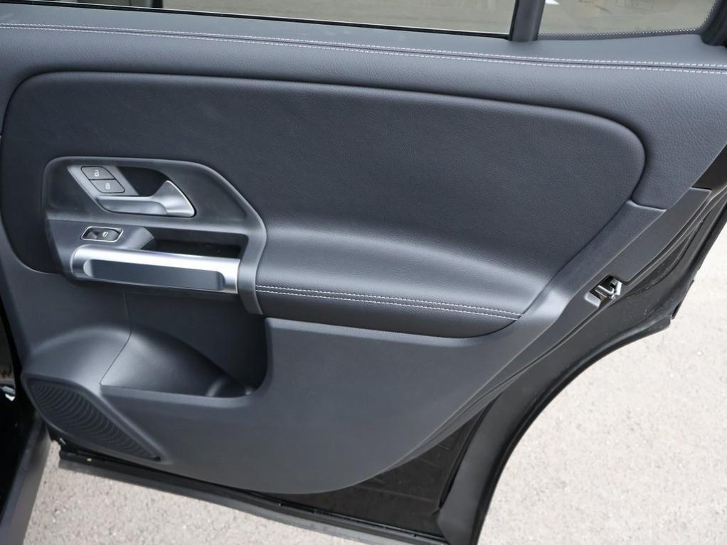 new 2025 Mercedes-Benz GLB 250 car, priced at $49,595