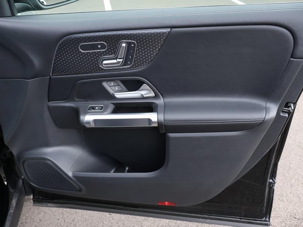 new 2025 Mercedes-Benz GLB 250 car, priced at $49,595