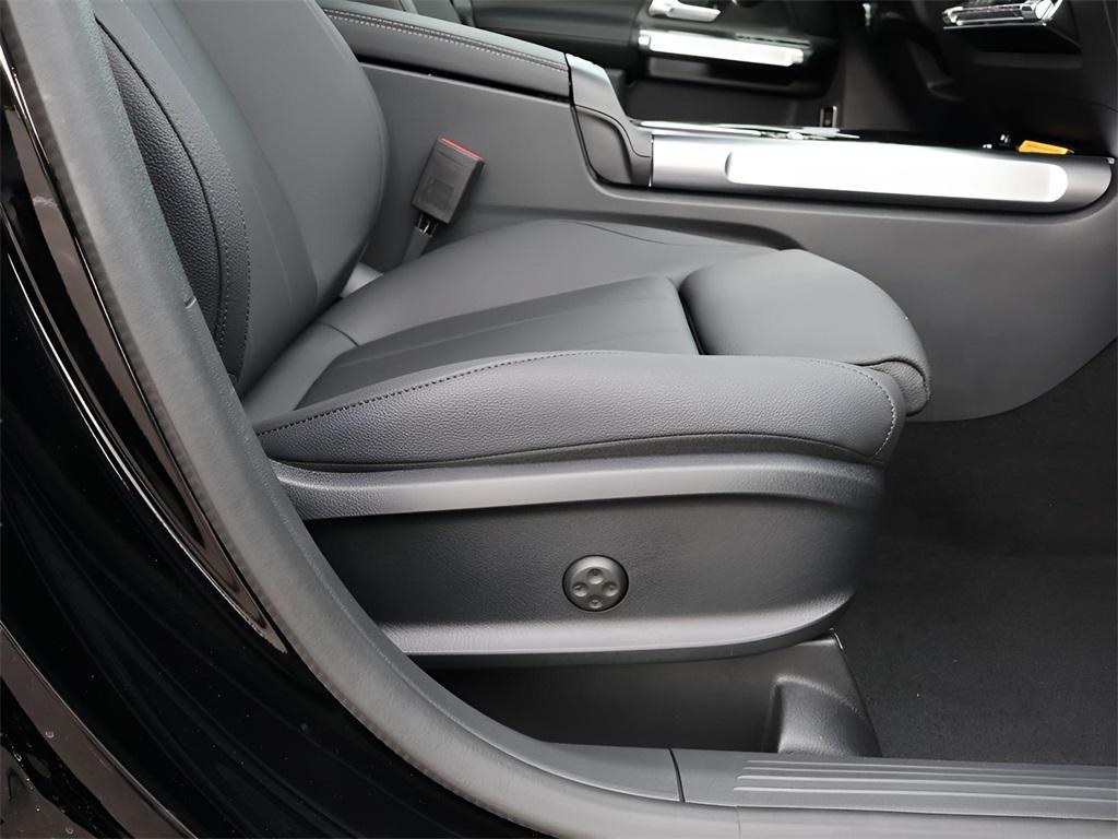 new 2025 Mercedes-Benz GLB 250 car, priced at $49,595