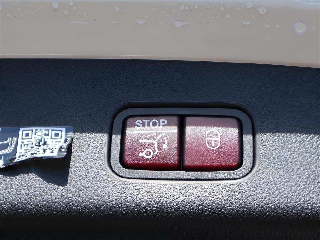 new 2025 Mercedes-Benz GLC 350e car, priced at $75,350