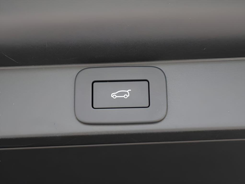used 2025 Land Rover Range Rover car, priced at $139,977