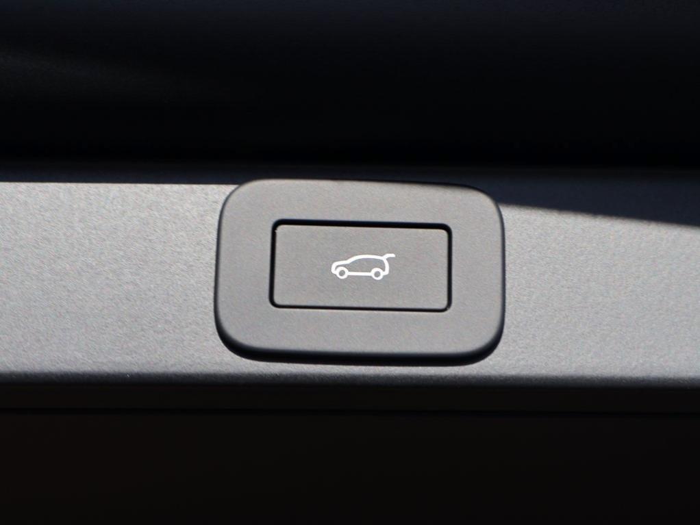 new 2026 Land Rover Range Rover car, priced at $164,440