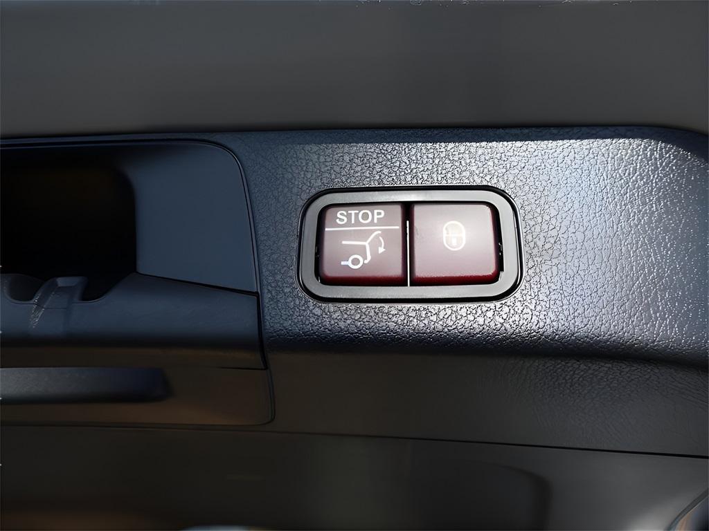 used 2025 Mercedes-Benz GLB 250 car, priced at $46,068