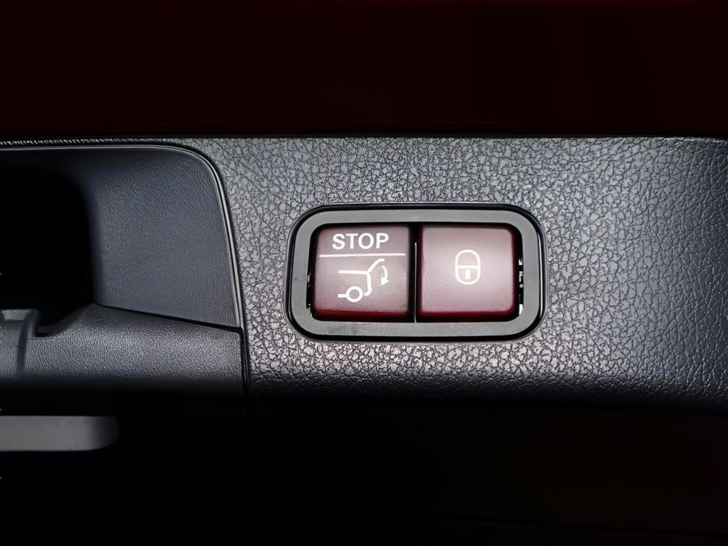 used 2021 Mercedes-Benz GLB 250 car, priced at $27,331