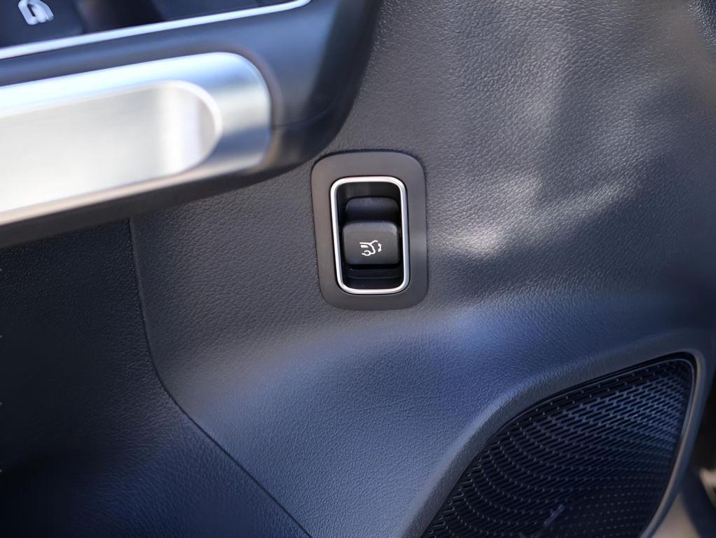 new 2026 Mercedes-Benz GLB 250 car, priced at $56,795