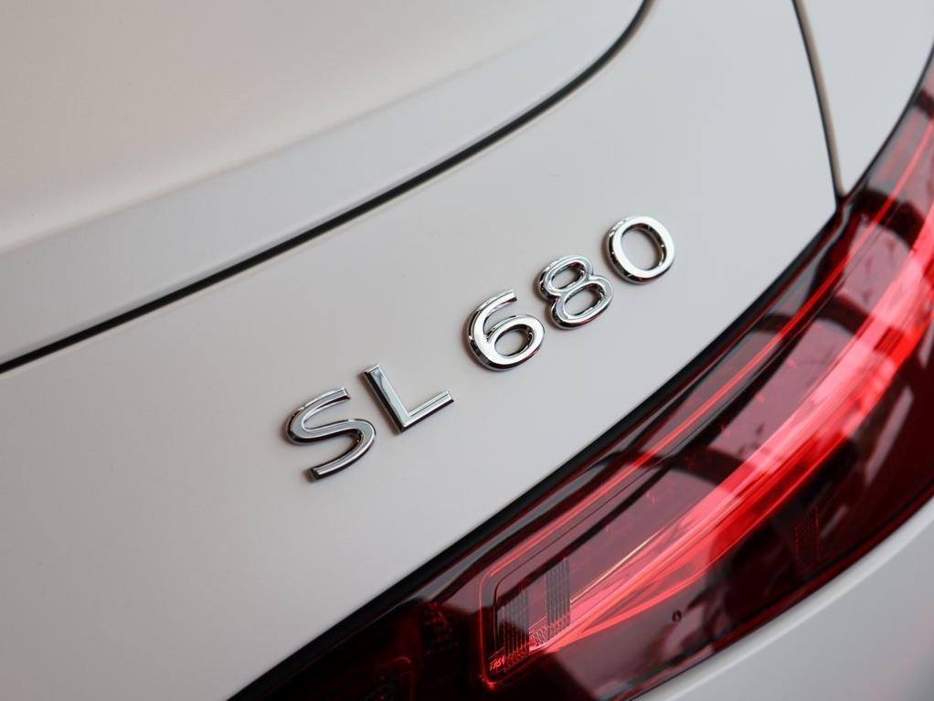 new 2026 Mercedes-Benz Maybach SL 680 Monogram Series car, priced at $239,185