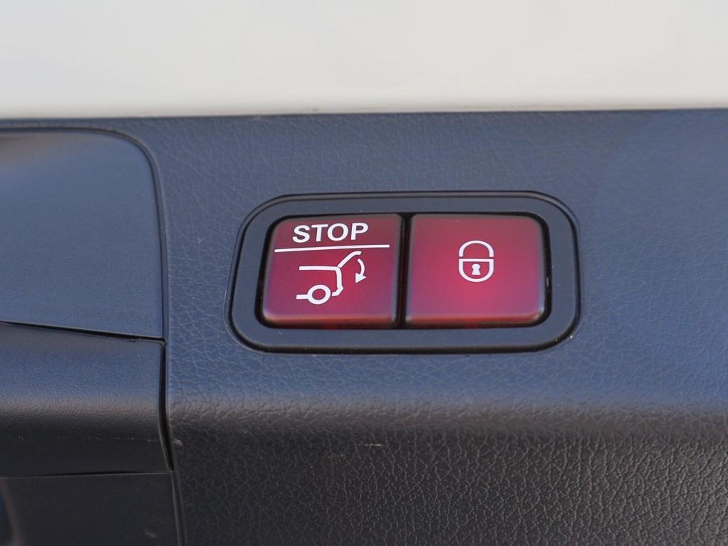 used 2022 Mercedes-Benz GLB 250 car, priced at $31,368