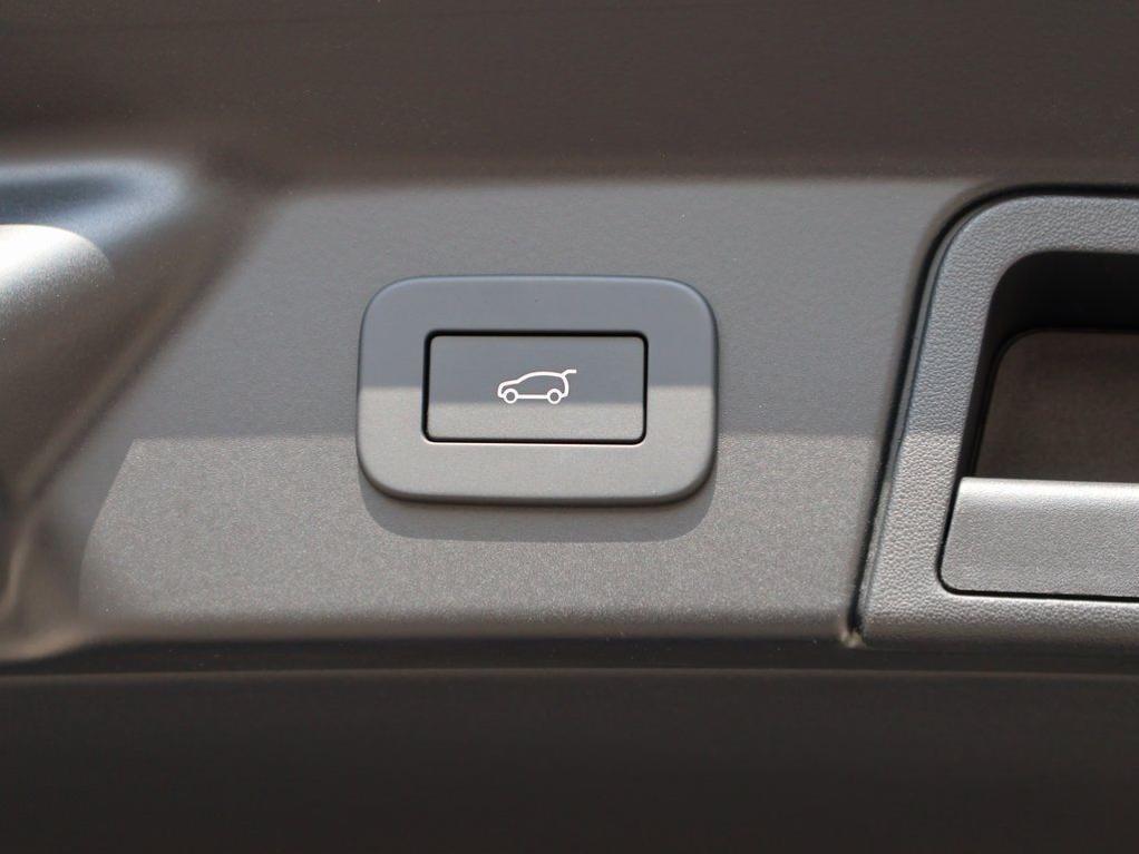 new 2026 Land Rover Range Rover Velar car, priced at $80,062