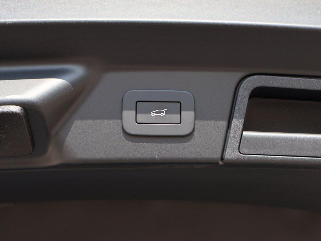 new 2026 Land Rover Range Rover Velar car, priced at $78,997