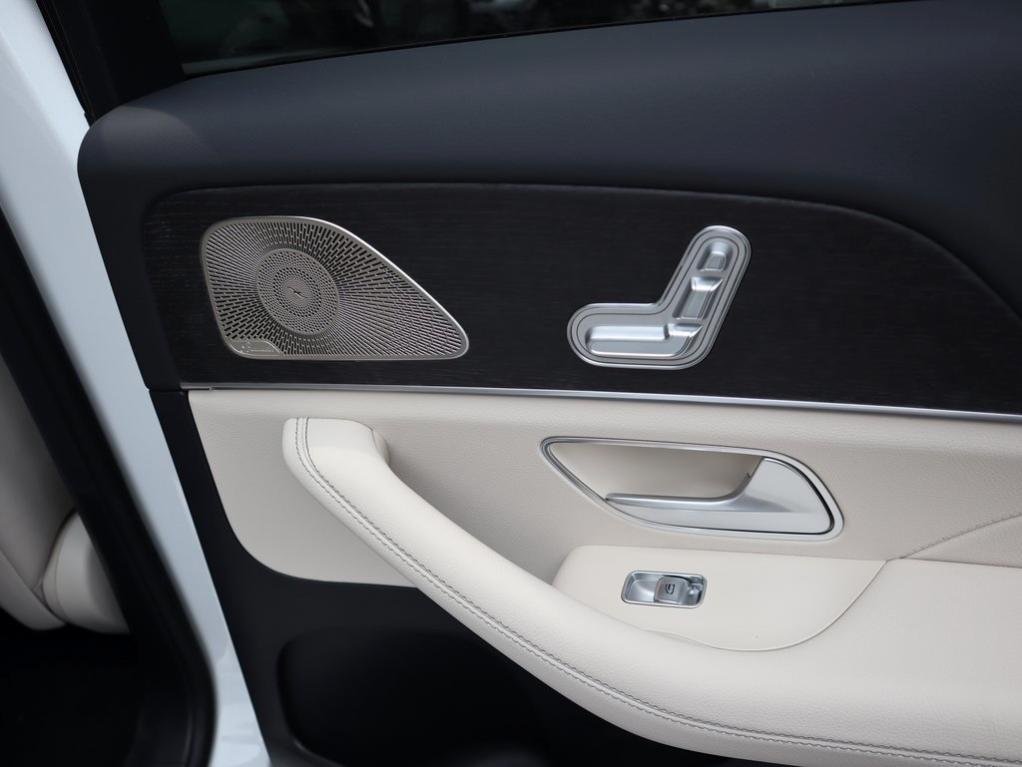 new 2025 Mercedes-Benz GLS 450 car, priced at $97,430