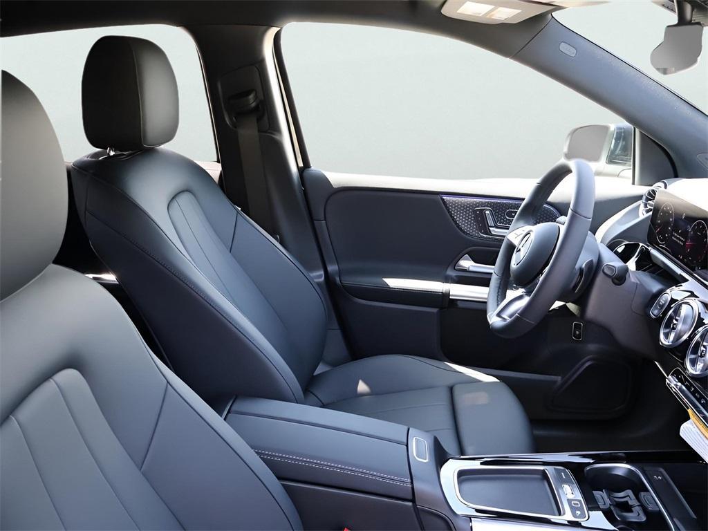 new 2025 Mercedes-Benz GLA 250 car, priced at $47,295