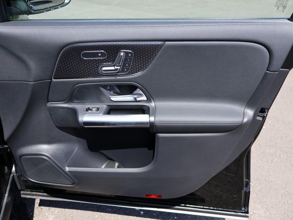 new 2025 Mercedes-Benz GLA 250 car, priced at $47,295