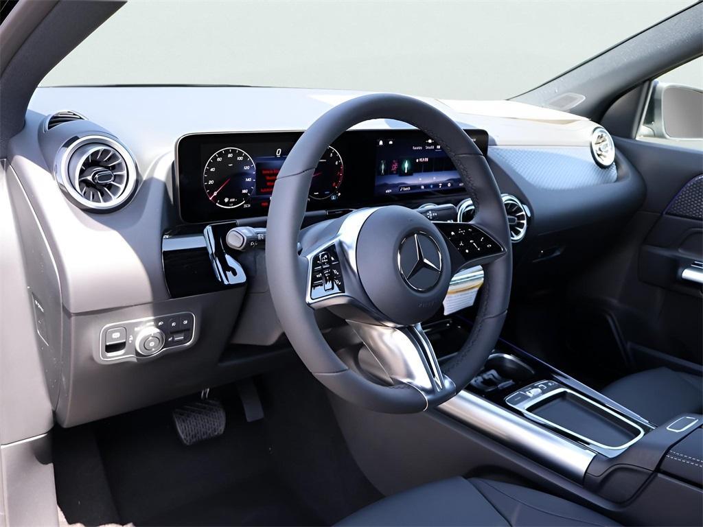 new 2025 Mercedes-Benz GLA 250 car, priced at $47,295