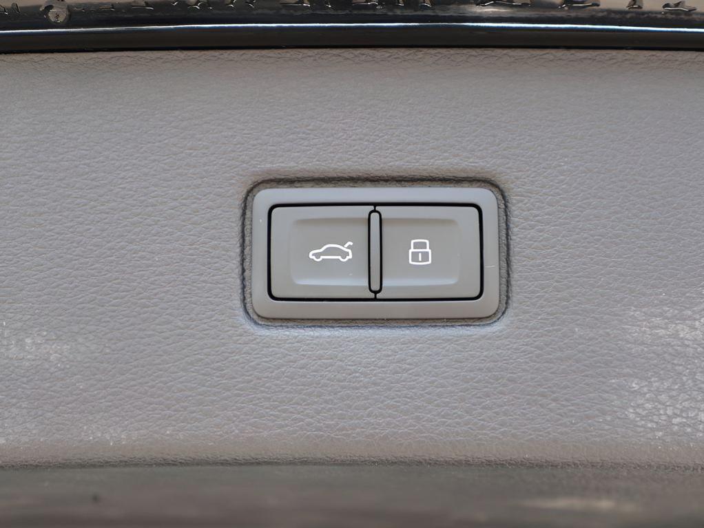 used 2024 Audi Q7 car, priced at $59,777