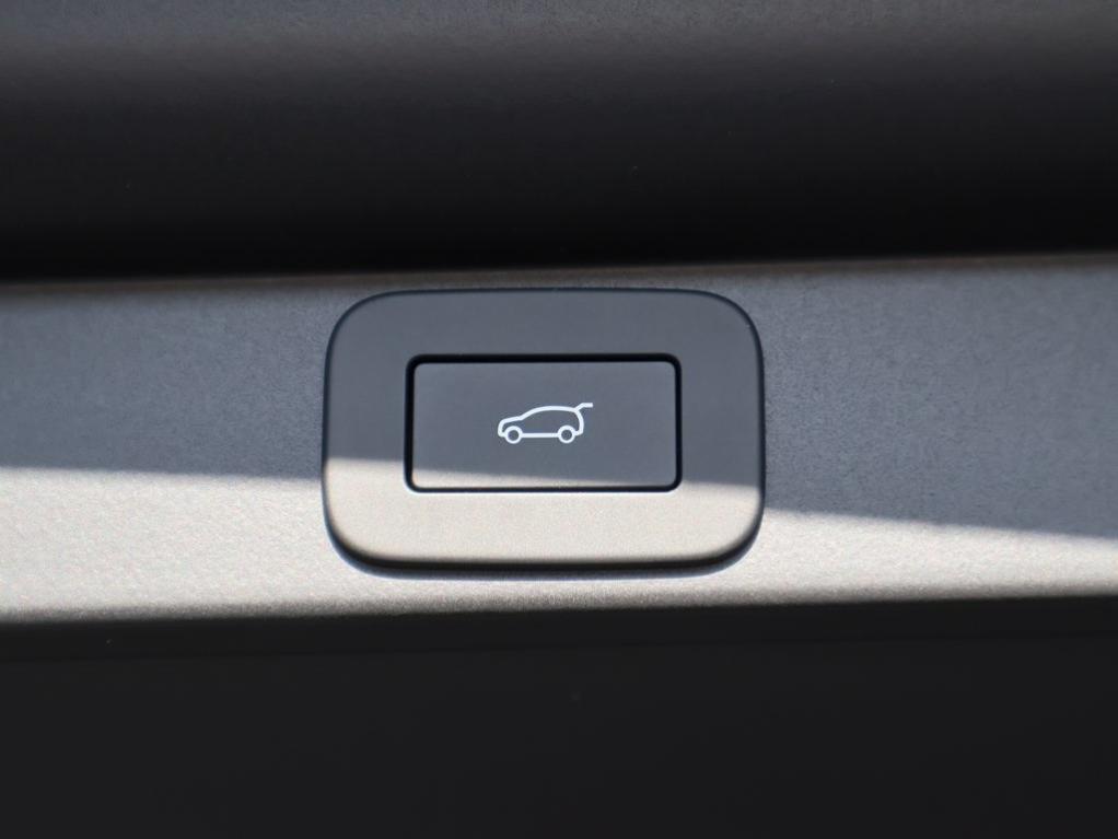 new 2026 Land Rover Range Rover car, priced at $161,015