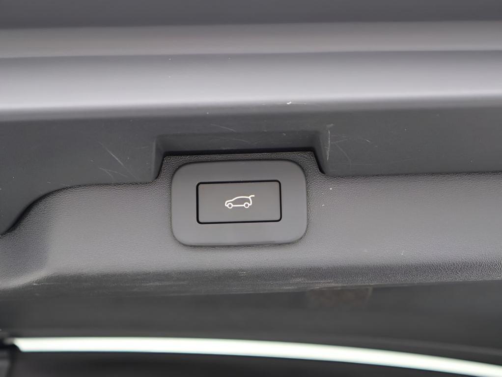 used 2025 Land Rover Discovery car, priced at $54,477