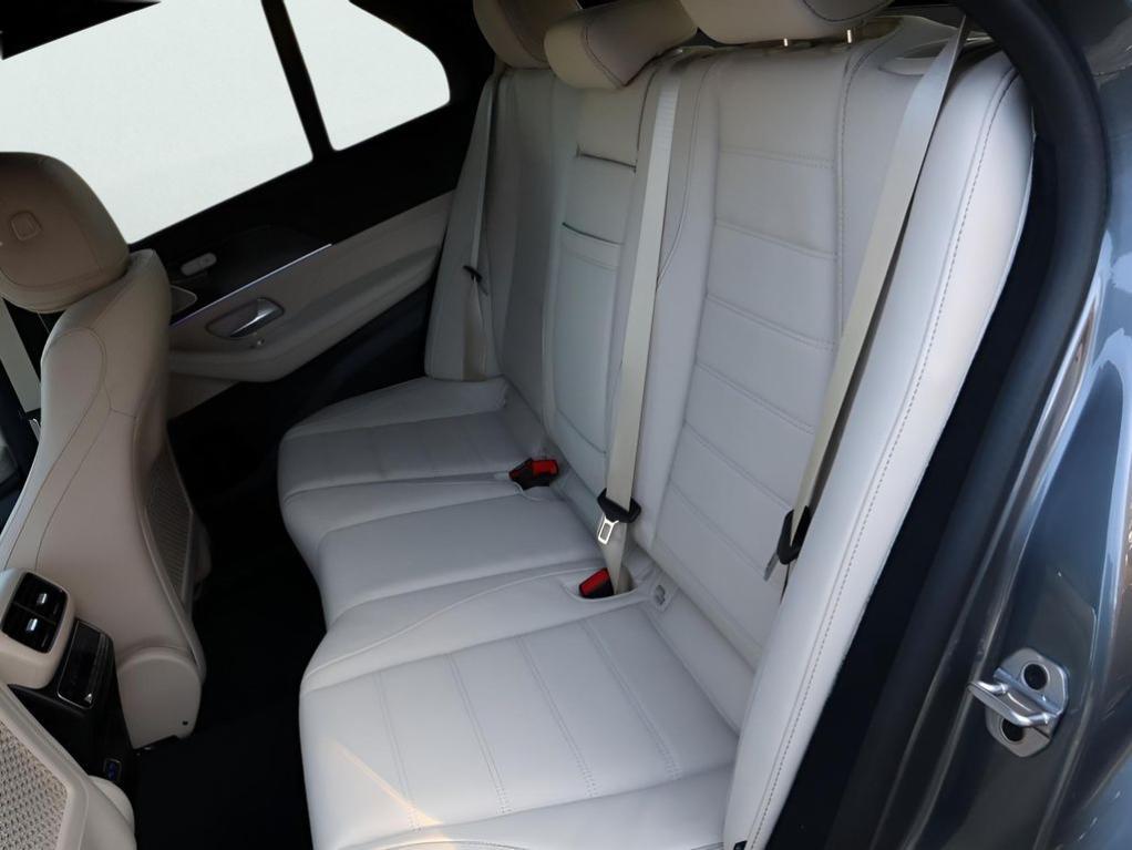 Mercedes-Benz GLE view 24