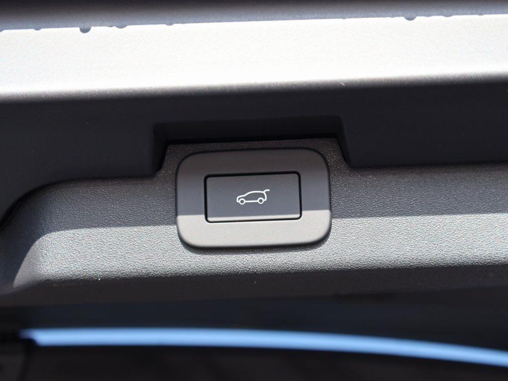 new 2026 Land Rover Discovery car, priced at $80,500