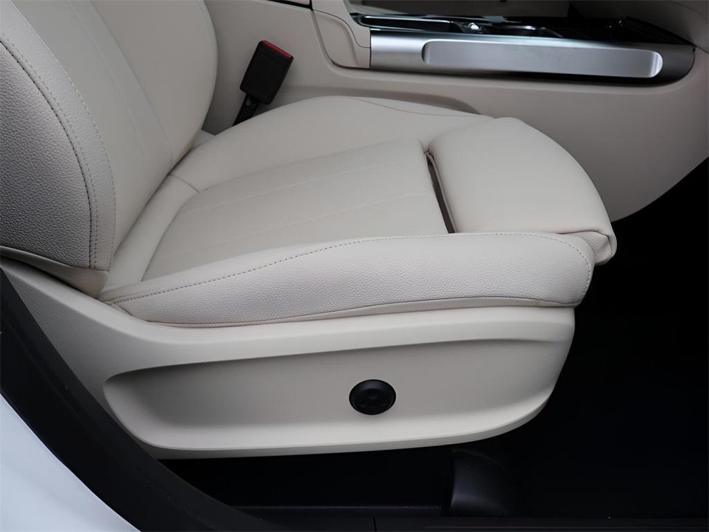 new 2025 Mercedes-Benz GLB 250 car, priced at $49,595