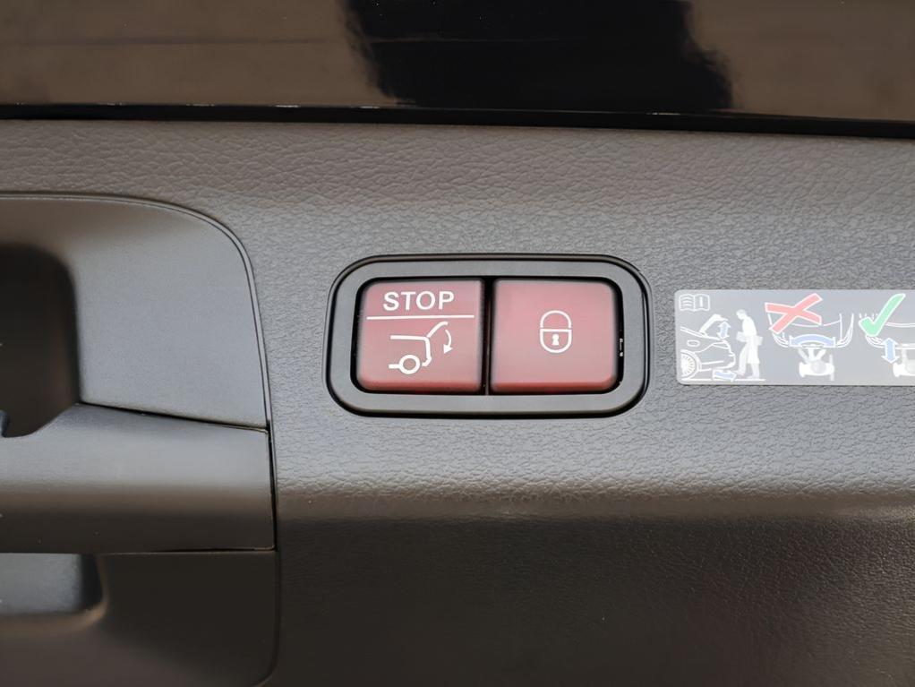 new 2026 Mercedes-Benz GLS 450 car, priced at $102,815