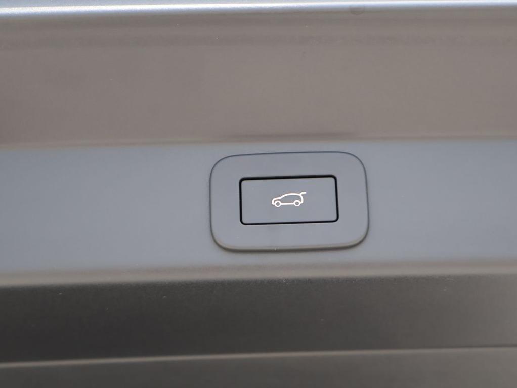 used 2025 Land Rover Range Rover Sport car, priced at $115,977