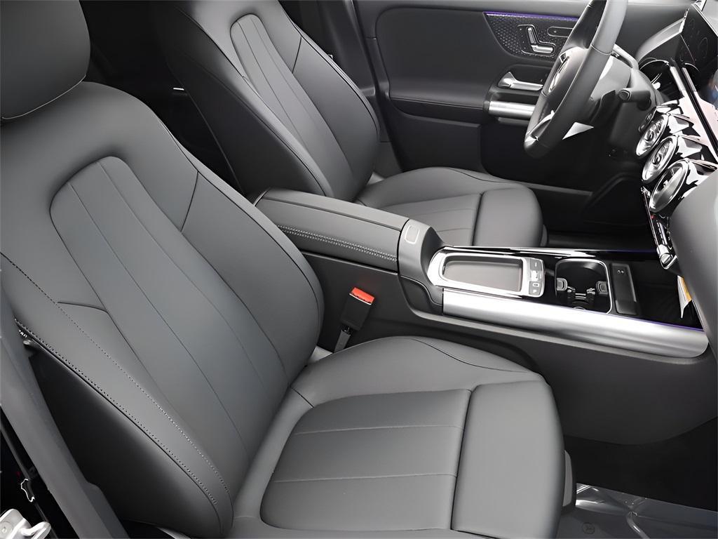 new 2025 Mercedes-Benz GLA 250 car, priced at $47,570