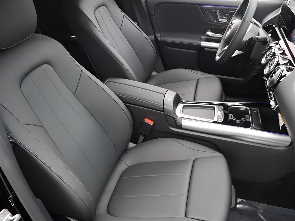 new 2025 Mercedes-Benz GLA 250 car, priced at $47,570