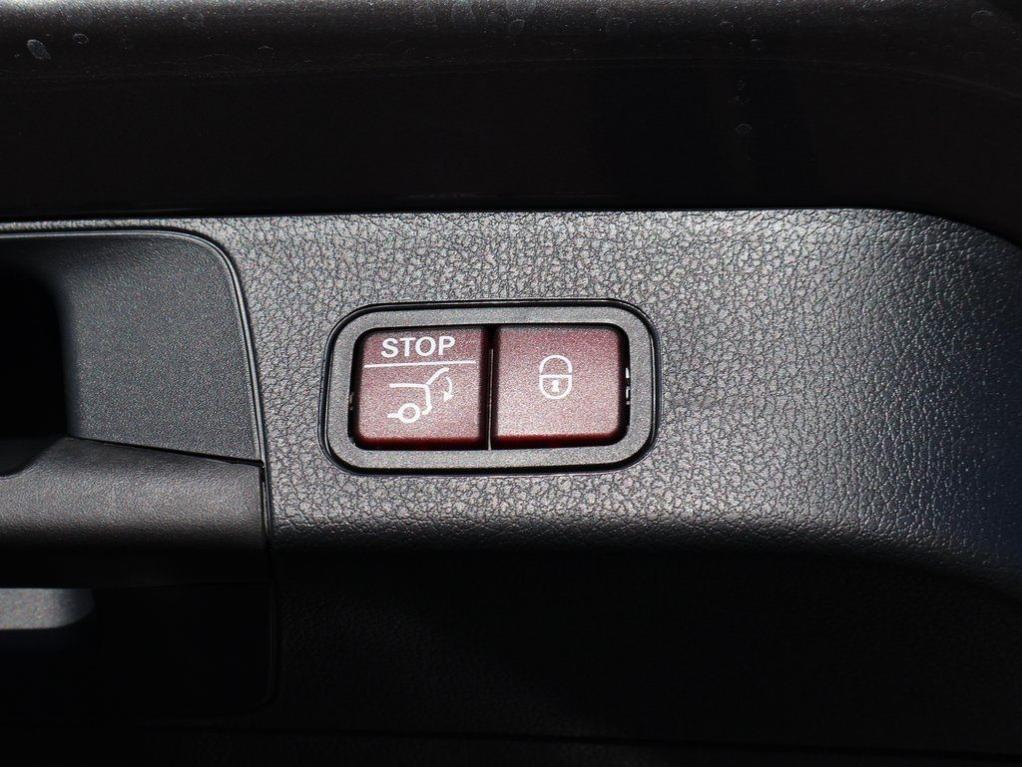 new 2026 Mercedes-Benz GLB 250 car, priced at $52,810