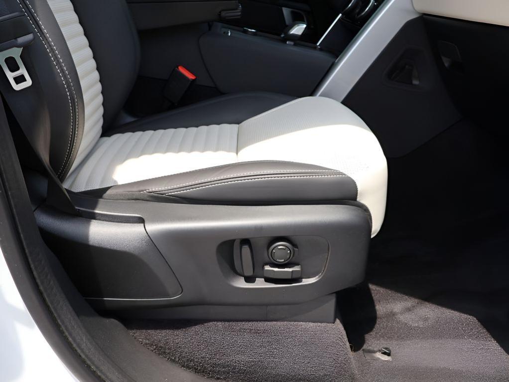 used 2025 Land Rover Discovery car, priced at $55,152