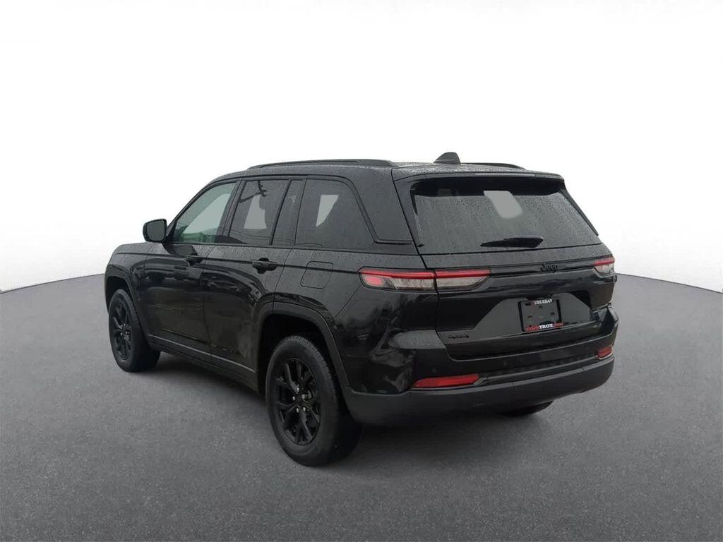 used 2024 Jeep Grand Cherokee car, priced at $32,500