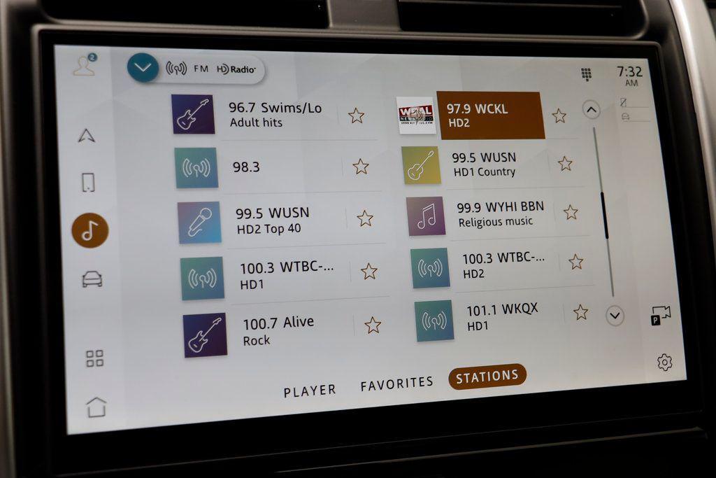 new 2025 Land Rover Discovery car, priced at $62,193